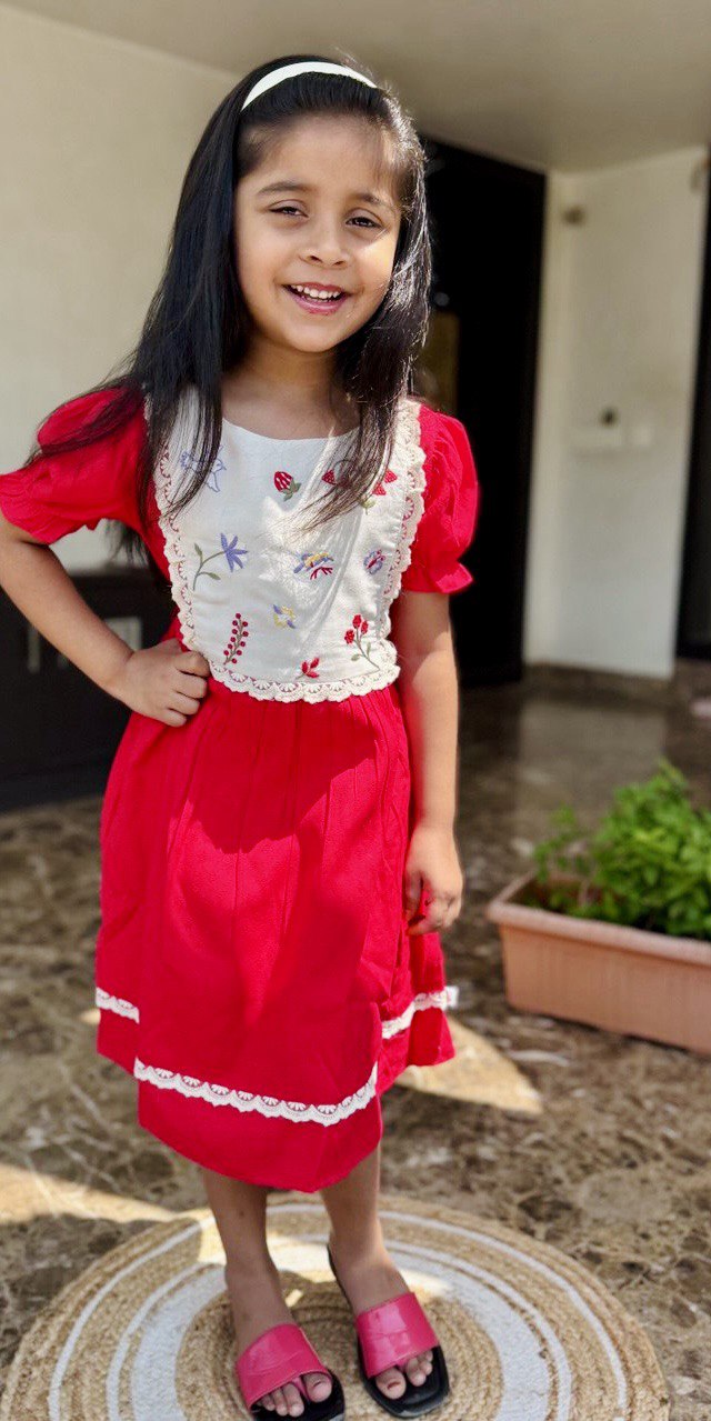 "Elegant Girls' Embroidered Lace Frock – Vintage Party Dress for Ages 1 to 8 Years"